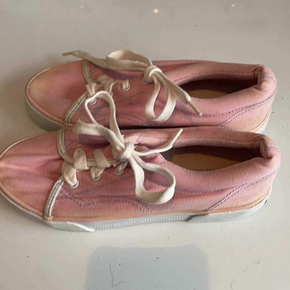 Vintage 1990’s The children’s Place pink sneakers athletic shoes size 3 big girl
